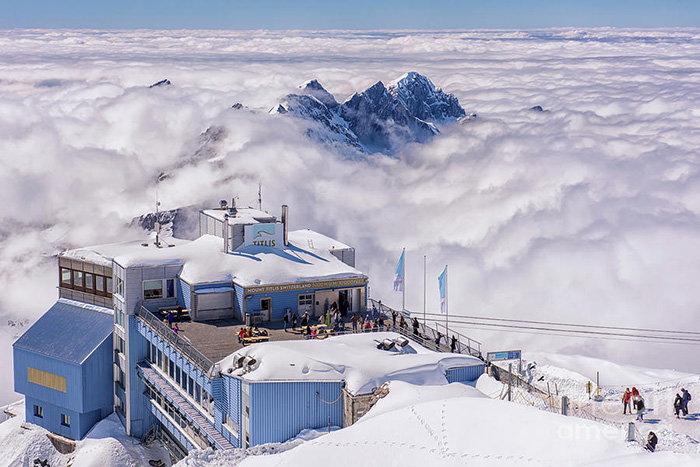 Thưởng ngoạn cảnh sắc bốn mùa ở đỉnh núi Titlis Thụy Sĩ